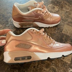 NIKE AIR MAX kids size 6 ladies size 8